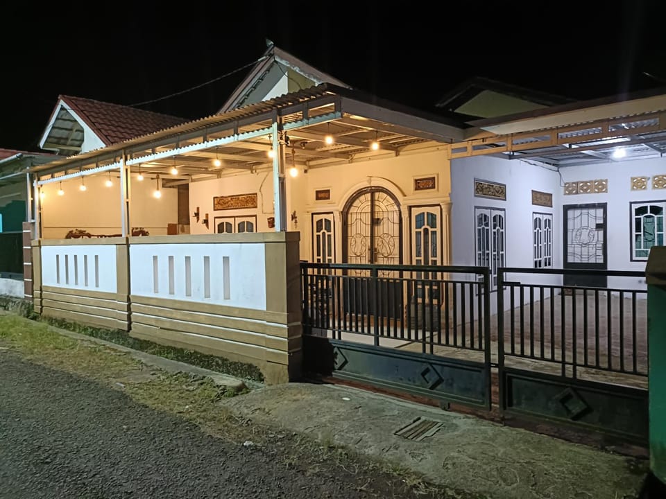 Devania Homestay Bed and Breakfast in Indonesia