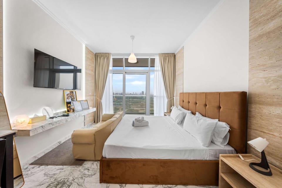 Free housekeeping visits during your stay - StayShort - Cozy Studio in DAMAC Hills that Sleeps 2 Apartment in Dubai