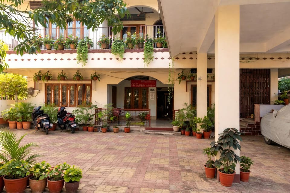 The Modern Home Stay Bed and Breakfast in India