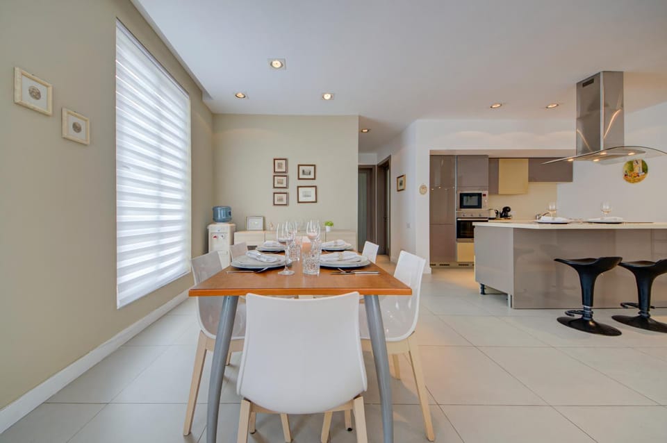 St Julian's 2Br Apartment with Private Jacuzzi Apartment in Saint Julians