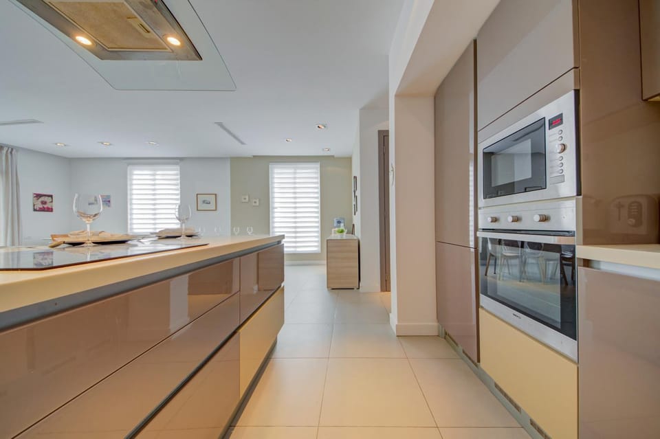 St Julian's 2Br Apartment with Private Jacuzzi Apartment in Saint Julians