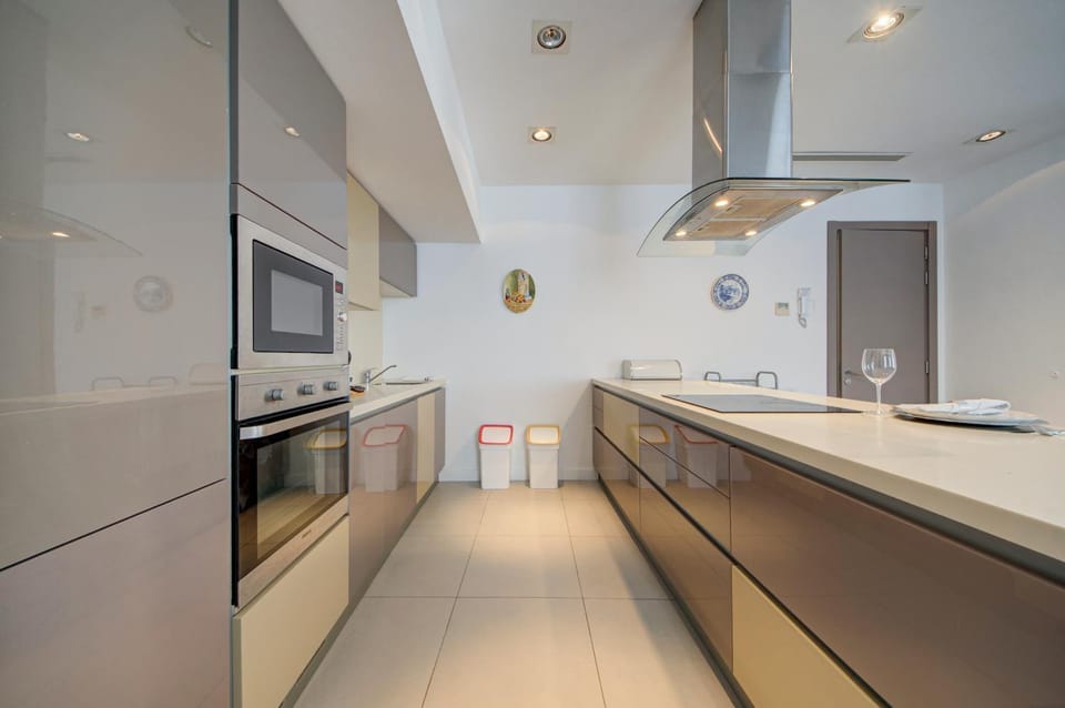 St Julian's 2Br Apartment with Private Jacuzzi Apartment in Saint Julians