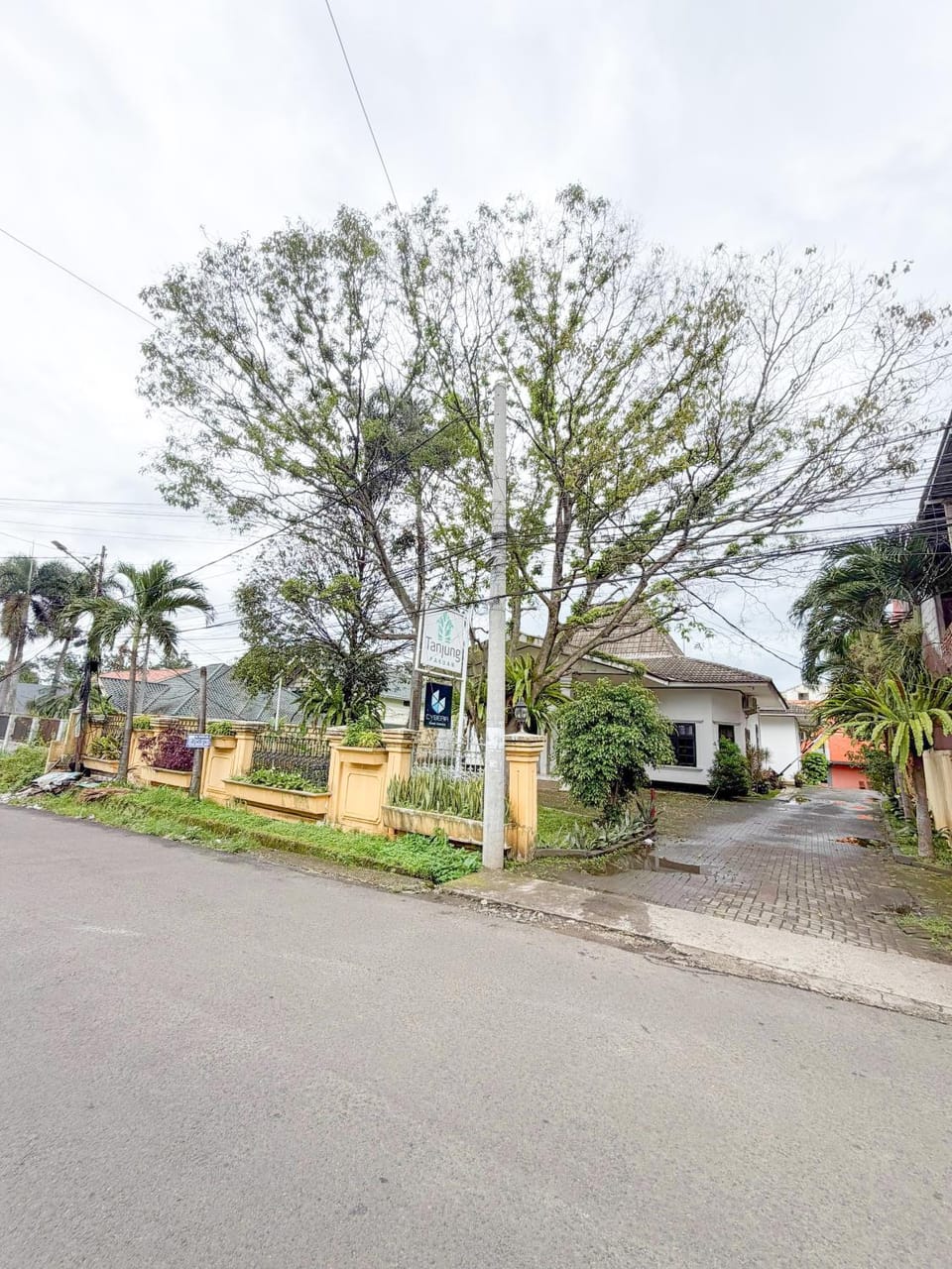 Guest House Tanjung Pakuan Bed and Breakfast in West Java