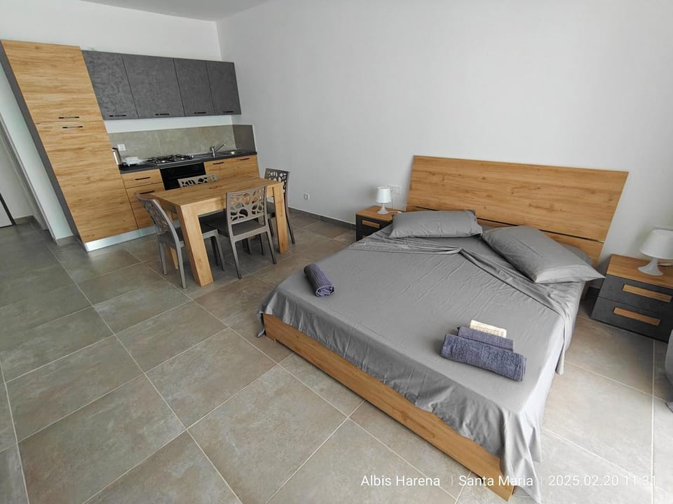 Bed, Kitchen or kitchenette, Photo of the whole room
