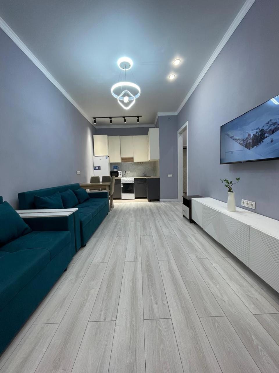 TV and multimedia, Kitchen or kitchenette, Living room, Seating area, Communal kitchen