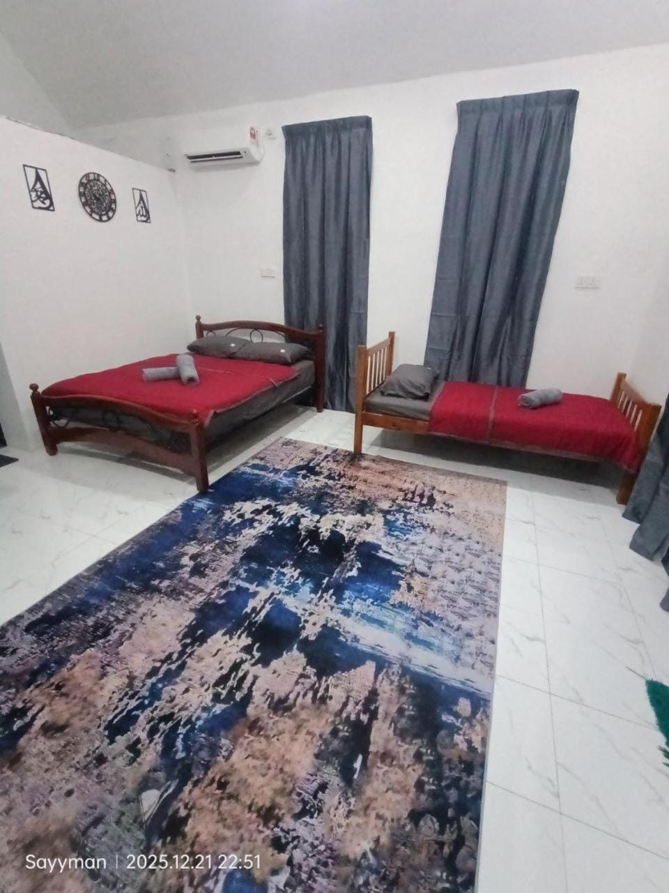 Bed, Photo of the whole room, air conditioner