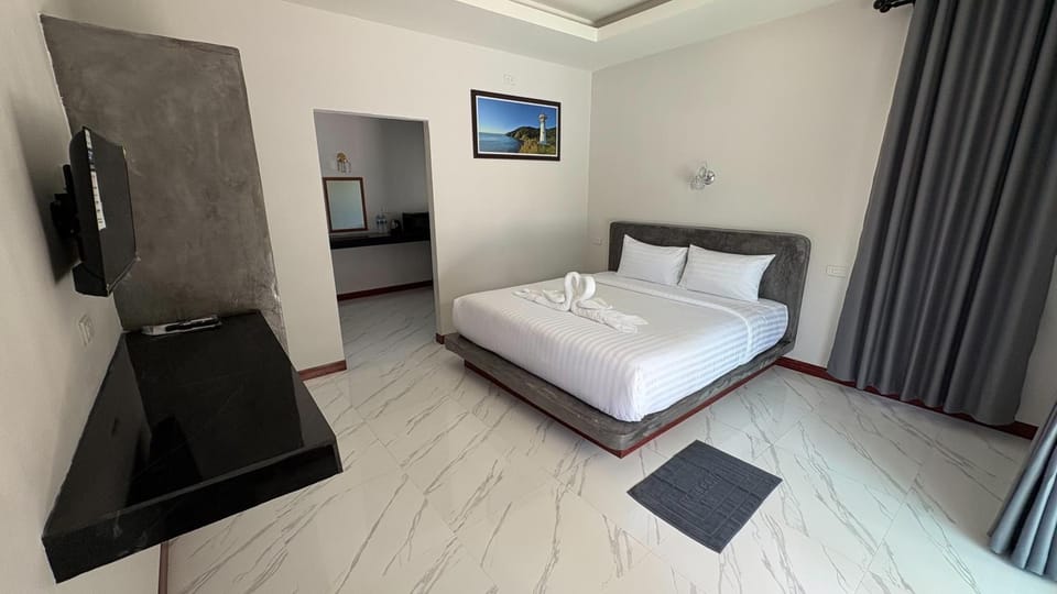 Bed, TV and multimedia, Bedroom, wardrobe