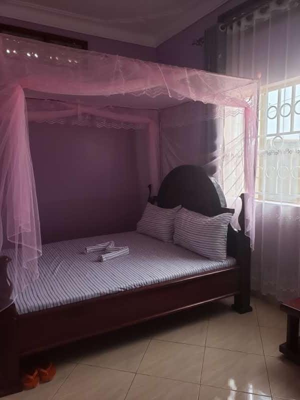 Micbak Motel Bunamwaya- Ngobe Bed and Breakfast in Kampala