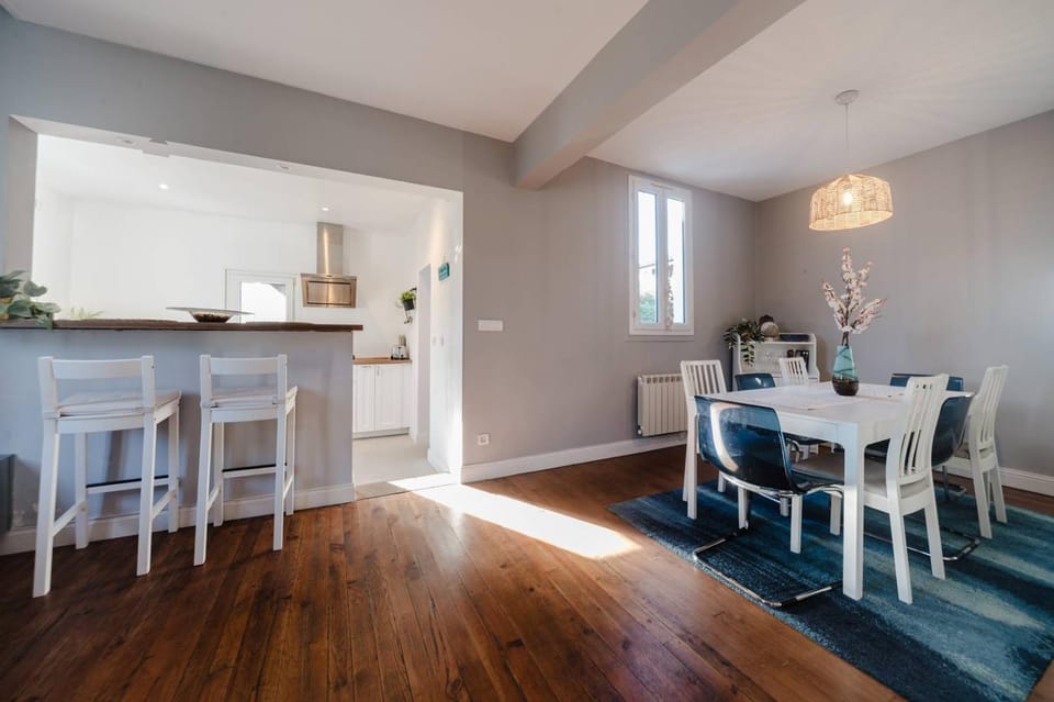 CAPBRETON- Villa MOANA pour 10 personnes- Piscine chauffée et Jacuzzi- Wifi gratuit Villa in Capbreton