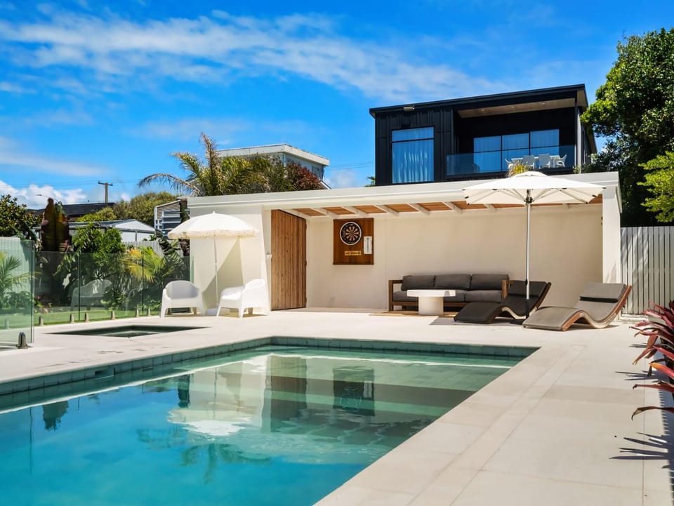 Karewa Luxury Escape Heated Pool Spa and beach House in Bay Of Plenty
