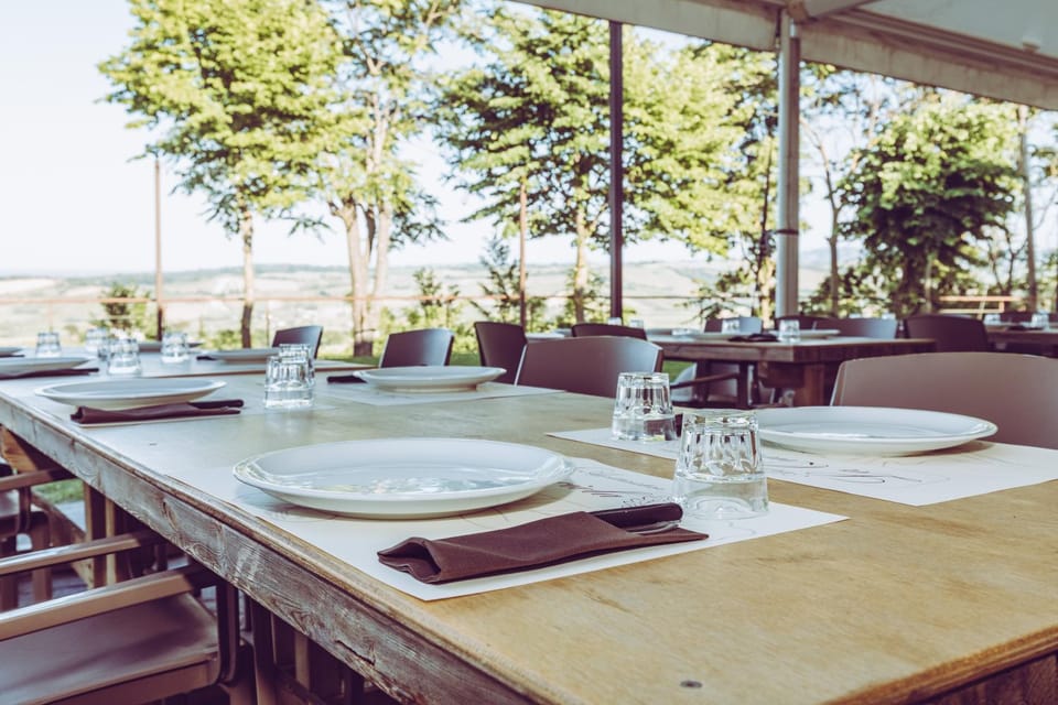 Restaurant/places to eat, Natural landscape, Dining area