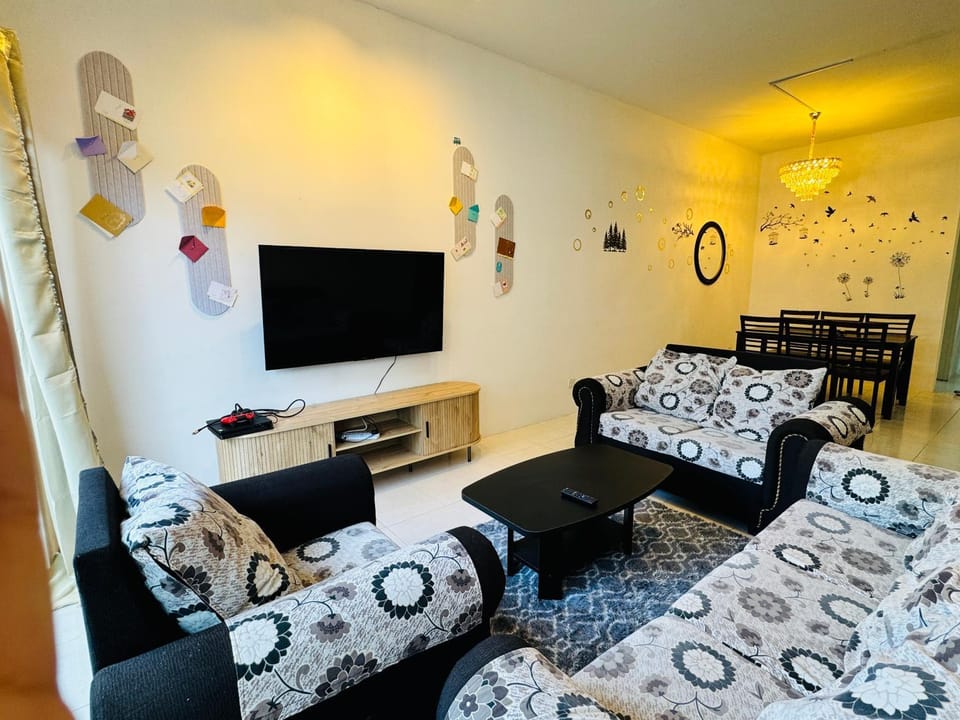 Communal lounge/ TV room, TV and multimedia, Living room, Photo of the whole room, Seating area, Evening entertainment