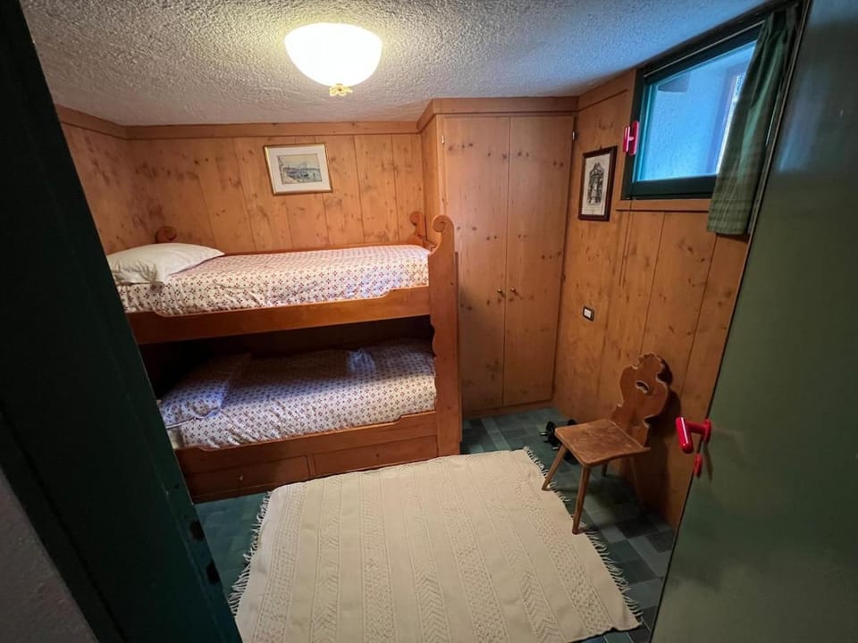 Bed, Photo of the whole room, bunk bed, wardrobe
