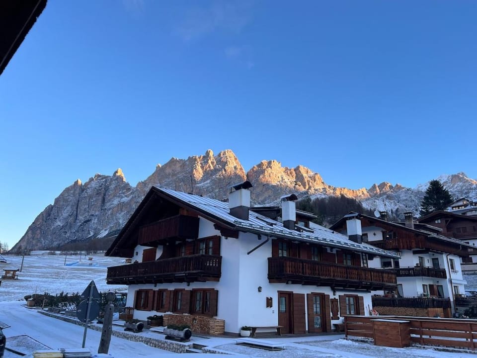 Nearby landmark, Day, Natural landscape, Winter, Mountain view