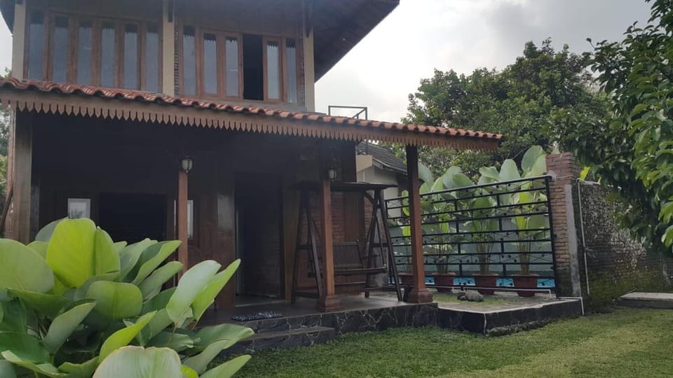 Villa Azzyra Villa in Special Region of Yogyakarta