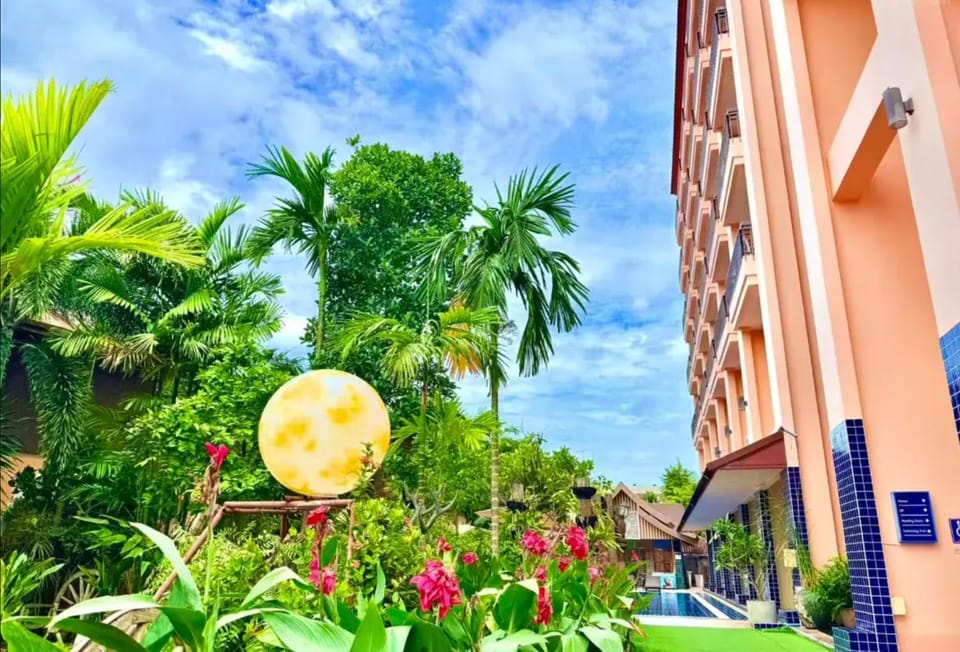 Pattaya Poolside Hotel near Terminal 21 & Bus Station Apartment in Pattaya City