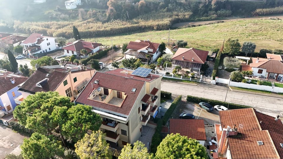 N290 - Numana, appartamento su due livelli vista mare - Numana Apartment in Marche