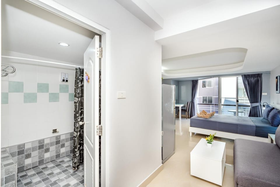 Bed, Kitchen or kitchenette, Living room, Photo of the whole room, Seating area, Bedroom, towels