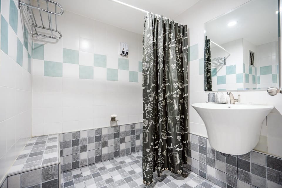 Shower, Bathroom, towels