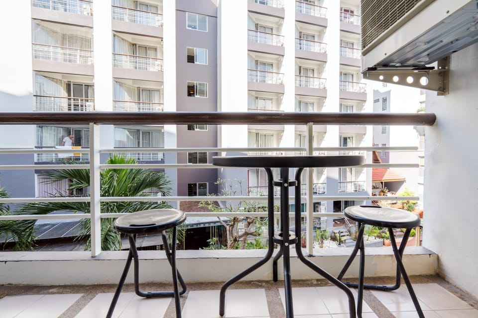 View (from property/room), Balcony/Terrace, Dining area