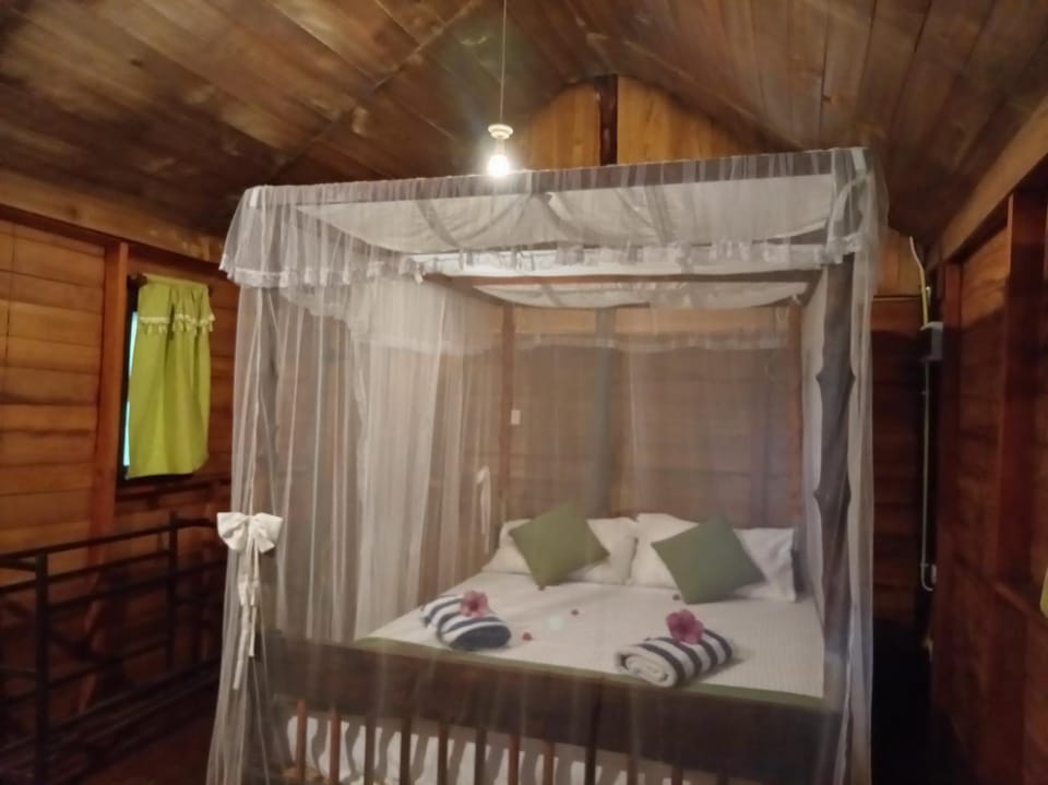 Bedroom, towels
