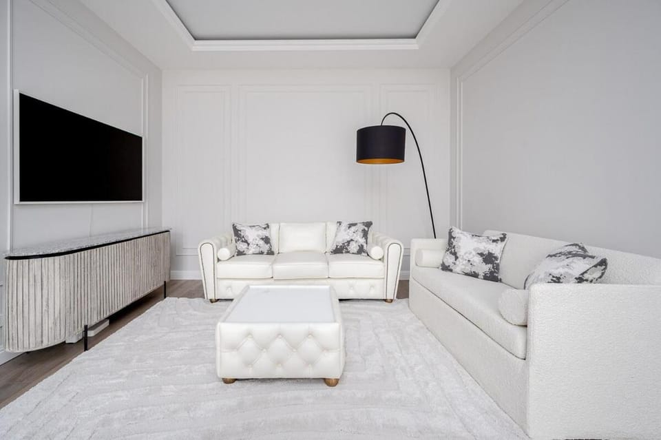 Luxury apartment Gedimino Pr Downtown with parking Apartment in Vilnius