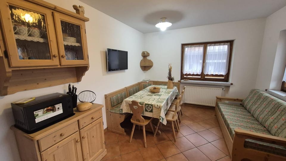 TV and multimedia, Living room, Dining area