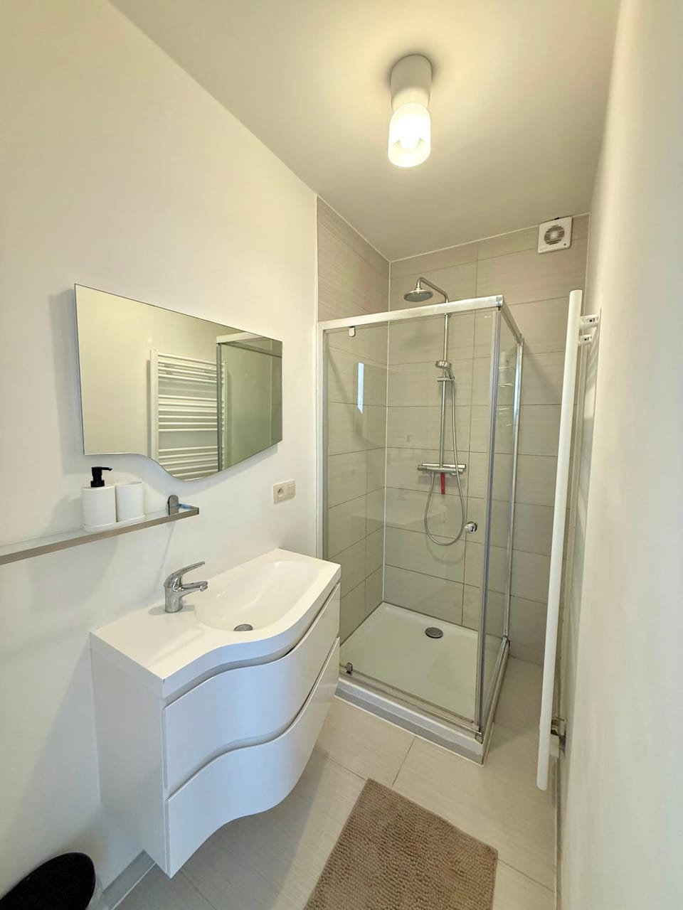 Shower, Bathroom, towels