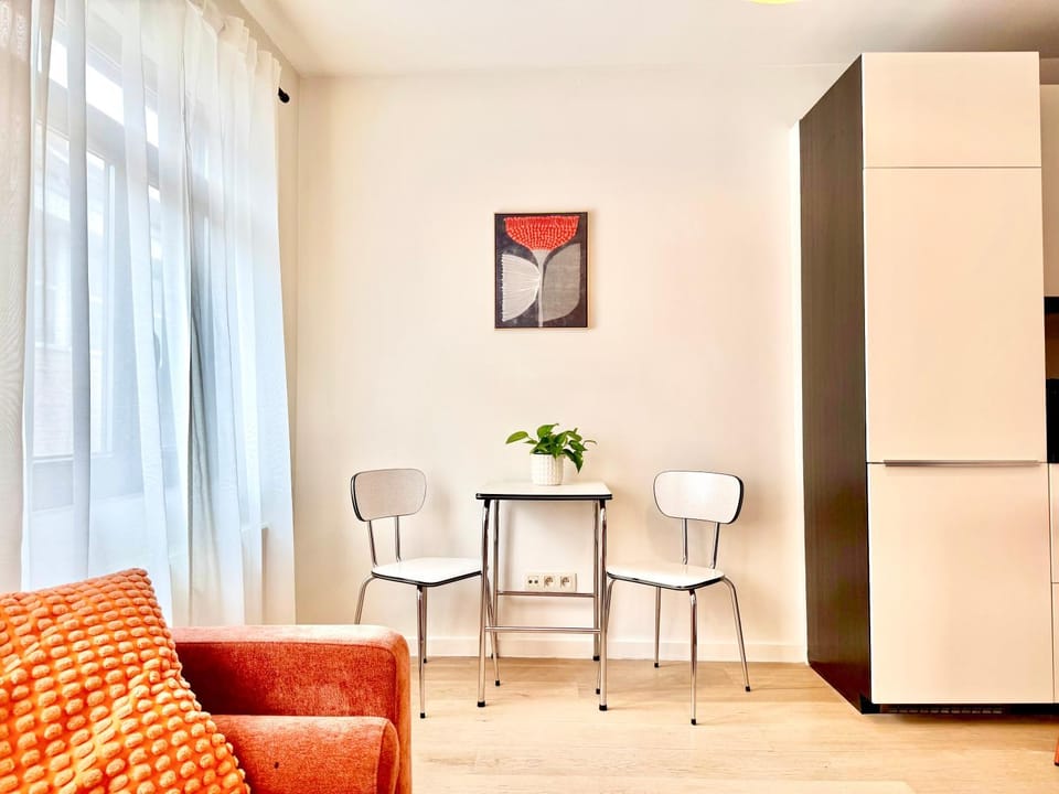 Kitchen or kitchenette, Living room, Seating area