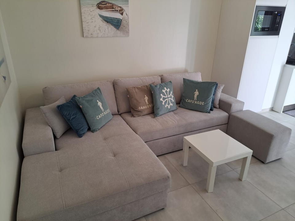 Le Colisée, superbe rez de jardin rénové avec parking, clim et wifi Apartment in Agde