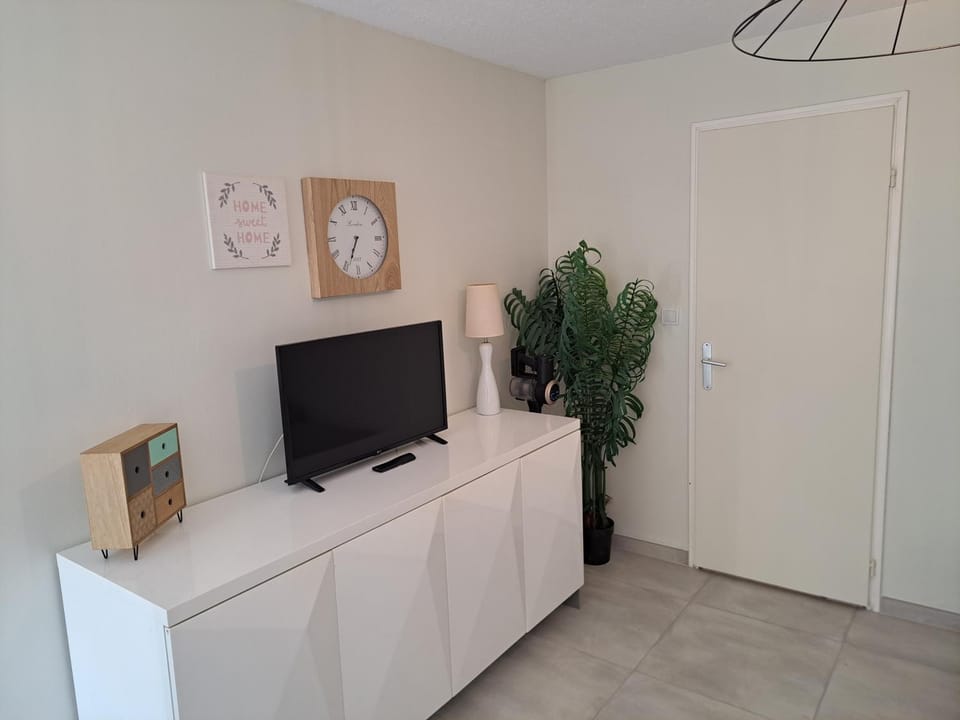 Le Colisée, superbe rez de jardin rénové avec parking, clim et wifi Apartment in Agde