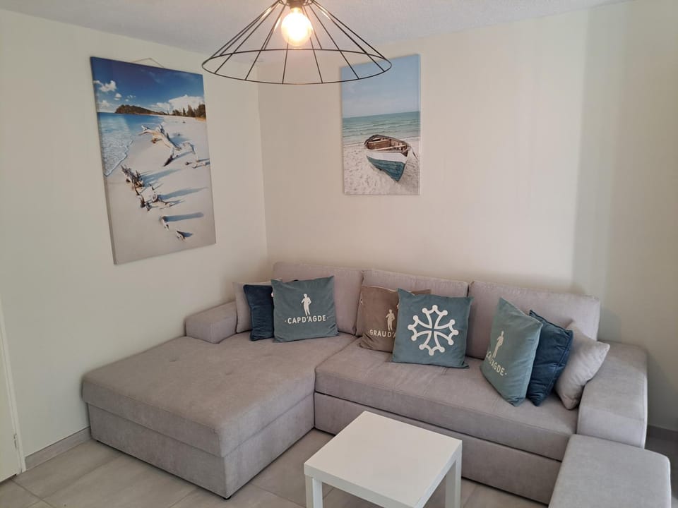 Le Colisée, superbe rez de jardin rénové avec parking, clim et wifi Apartment in Agde