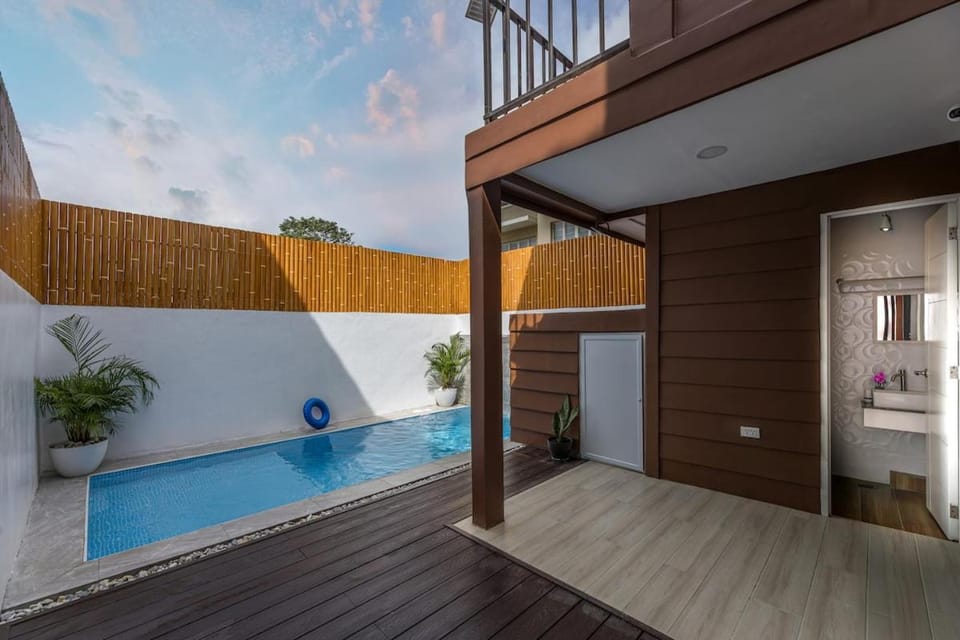 Patio, Swimming pool, Swimming pool