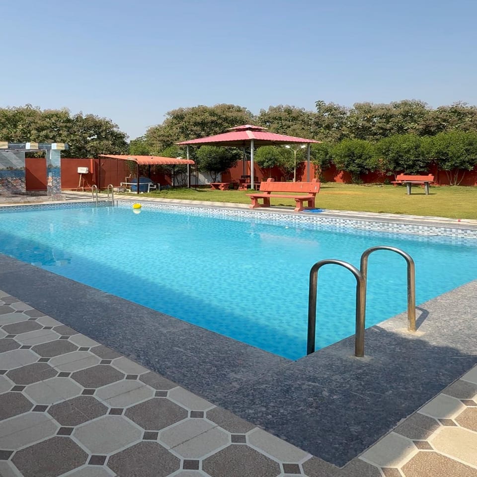 Swimming pool, Swimming pool