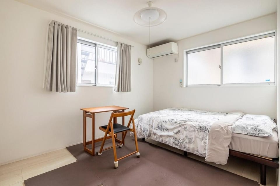 Photo of the whole room, air conditioner