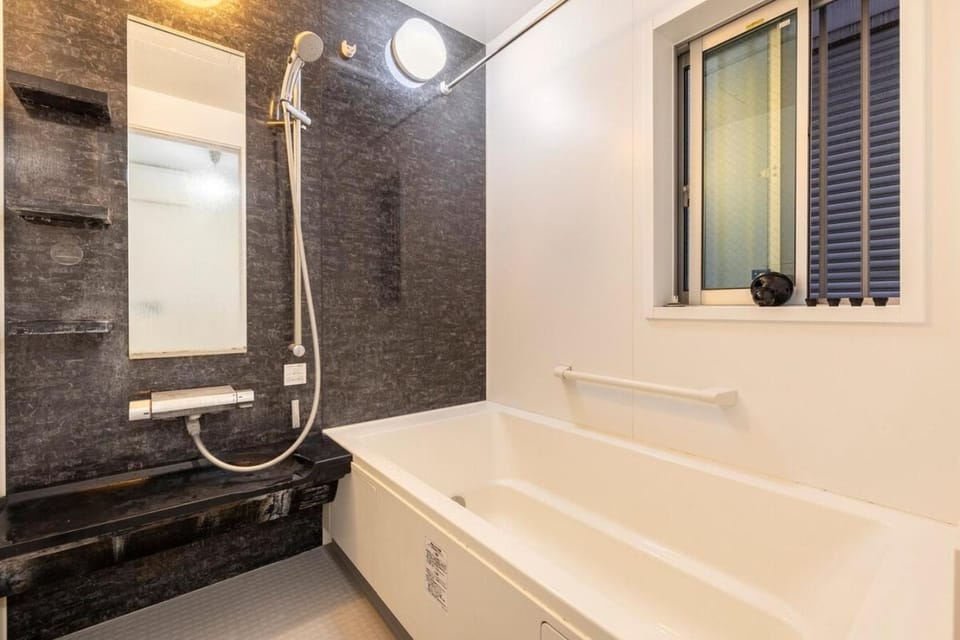 Shower, Hot Tub, Bathroom, Bath