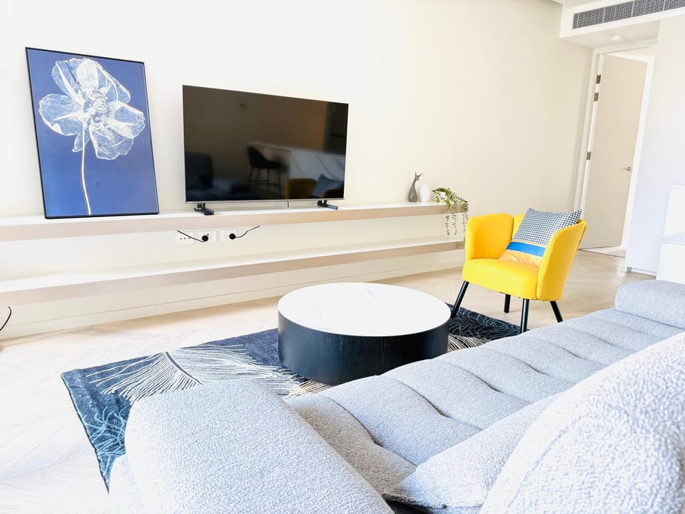 Sydney CBD Stylish 2BR2Bath Condo with Pool Gym -1 Apartment in Sydney