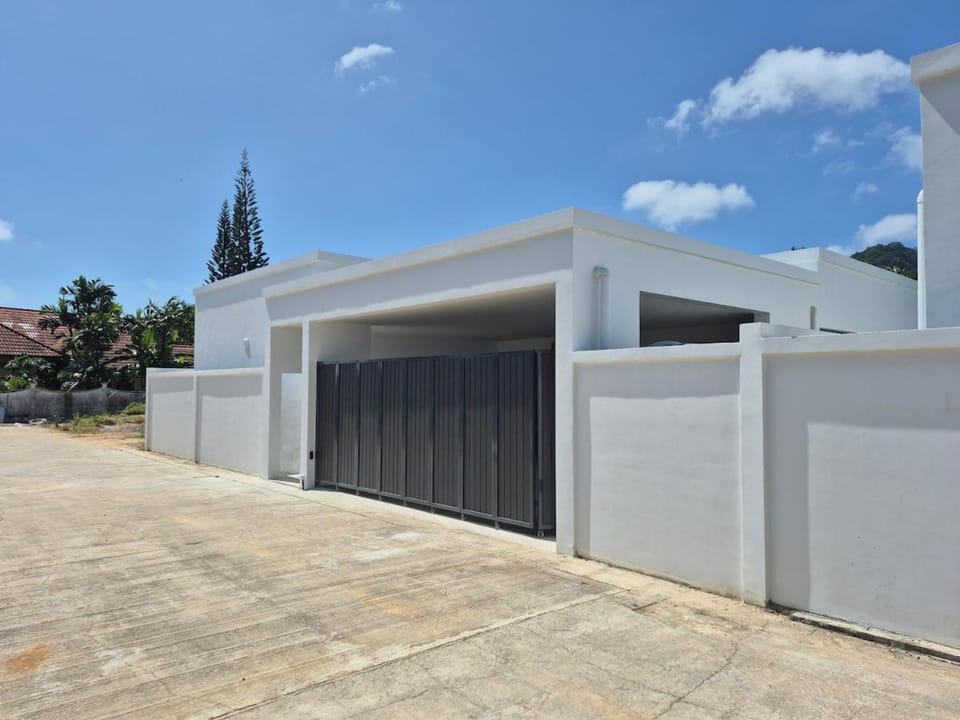 Newly built private Quinta Lane 4br pool villa Villa in Rawai