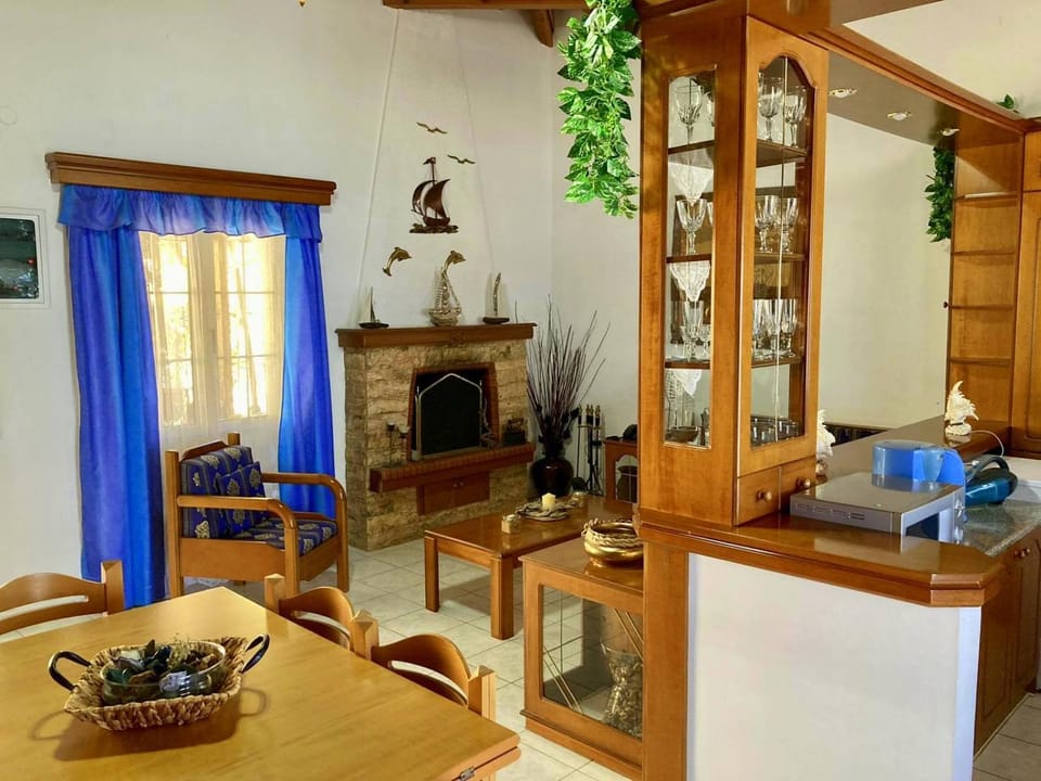Seating area, fireplace