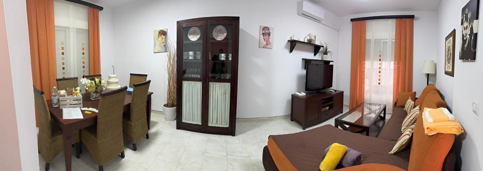 TV and multimedia, Living room, Seating area, Dining area