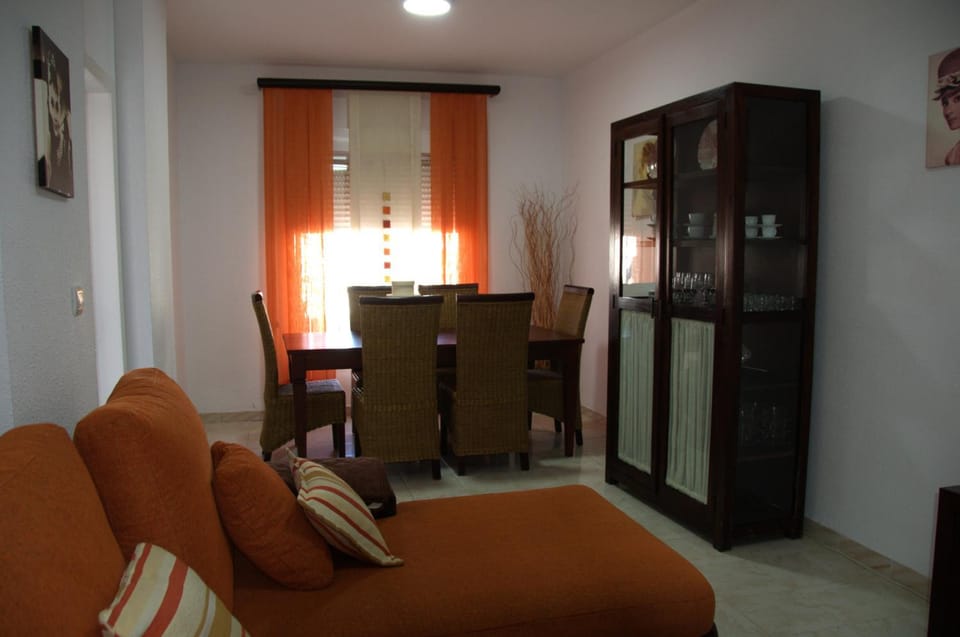 Communal lounge/ TV room, Living room, Seating area, air conditioner
