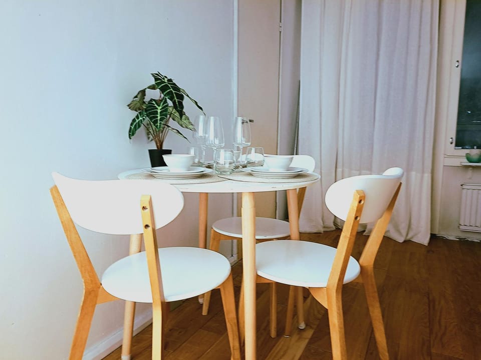Seating area, Dining area, Dinner, Dinner