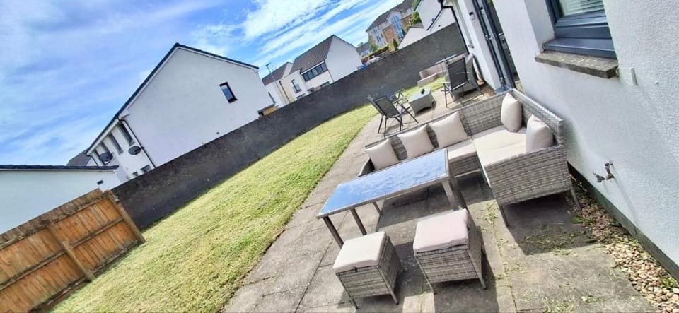 New Modern Detached House with 5bdr Glasgow House in Paisley