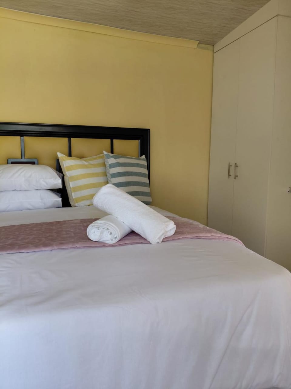 Cozy Cottage near Bedfordcentre & Eastgate Mall House in Gauteng