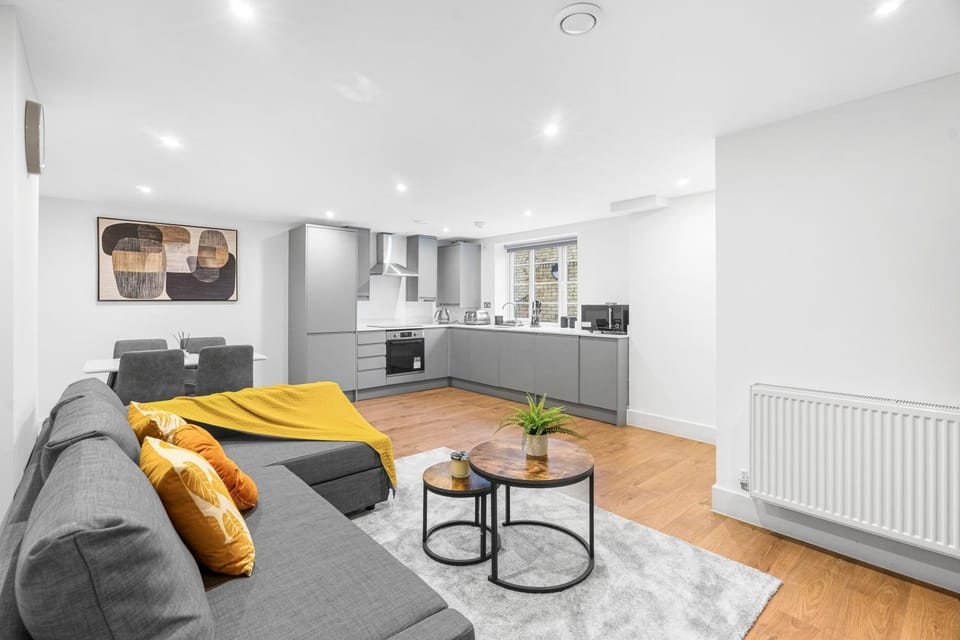 Kitchen or kitchenette, Living room, Seating area, Dining area, kitchen