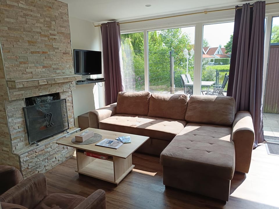 Living room, Photo of the whole room