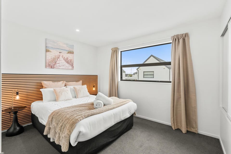 Modern 3 Ensuite CBD with Carpark - walk to Stadium House in Christchurch
