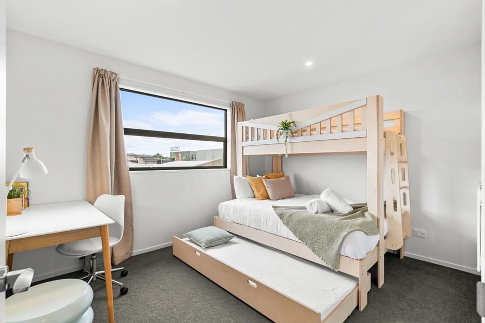 Modern 3 Ensuite CBD with Carpark - walk to Stadium House in Christchurch