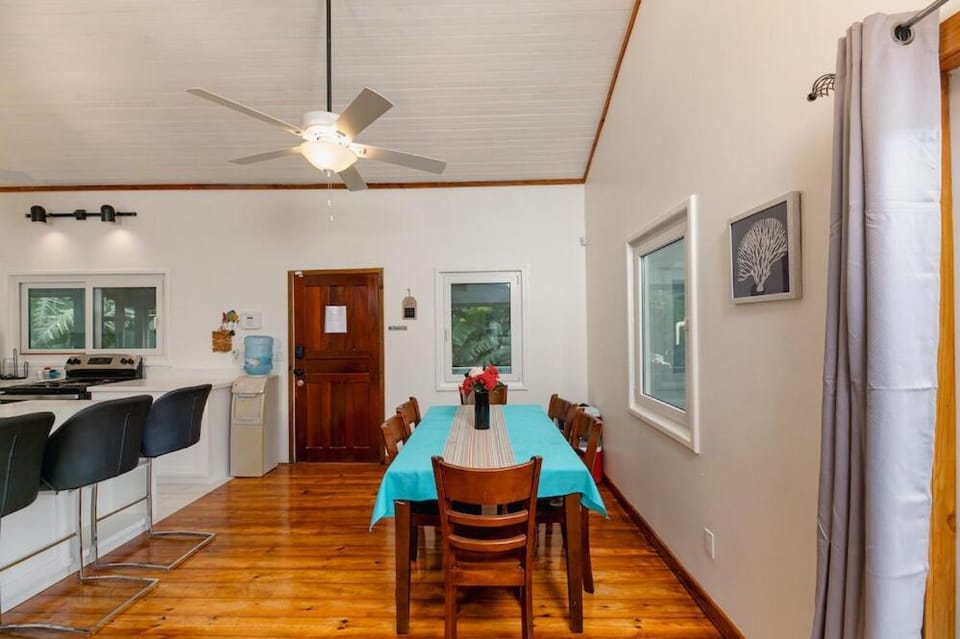 Casa Familia House in West Bay