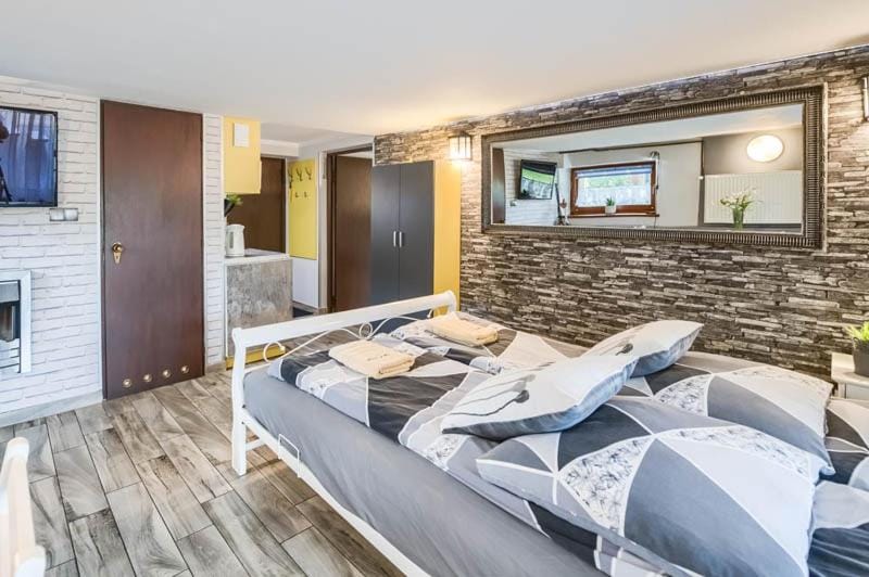 Bed, Photo of the whole room, Bedroom